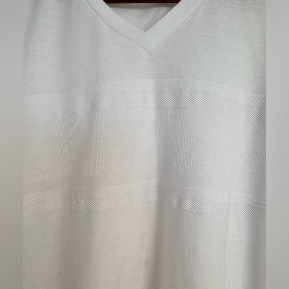 Perry Ellis Men’s White Short Sleeve V-neck Shirt w/ Striped Detailing Sz Large - Picture 3 of 7